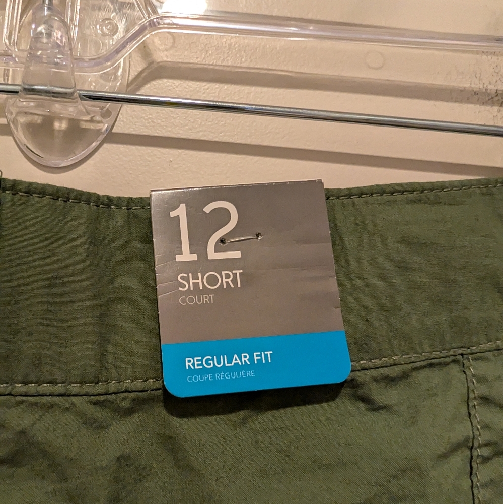 Columbia Holly Hideaway Washed Out Green Shorts Women’s Sz 12 NWT - Picture 6 of 11